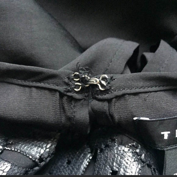 Faux Leather Crochet look top small - Picture 7 of 8